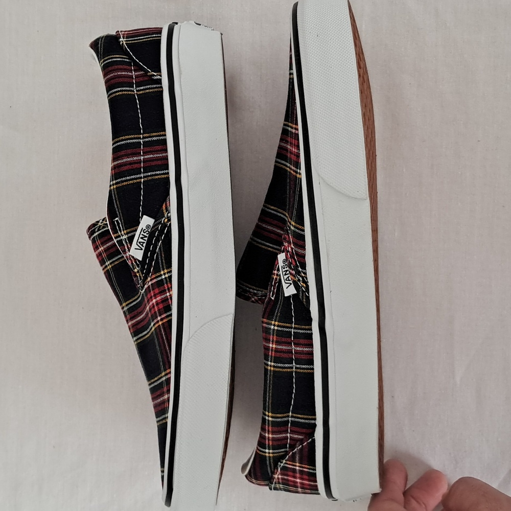 Vans Classic Slip-On Shoe. Woman's Size 8, Mens Size 6.5. Navy Blue Plaid. - Picture 7 of 10